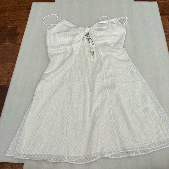 NWT Alice + Olivia White Mini Summer Dress - Picture 1 of 5